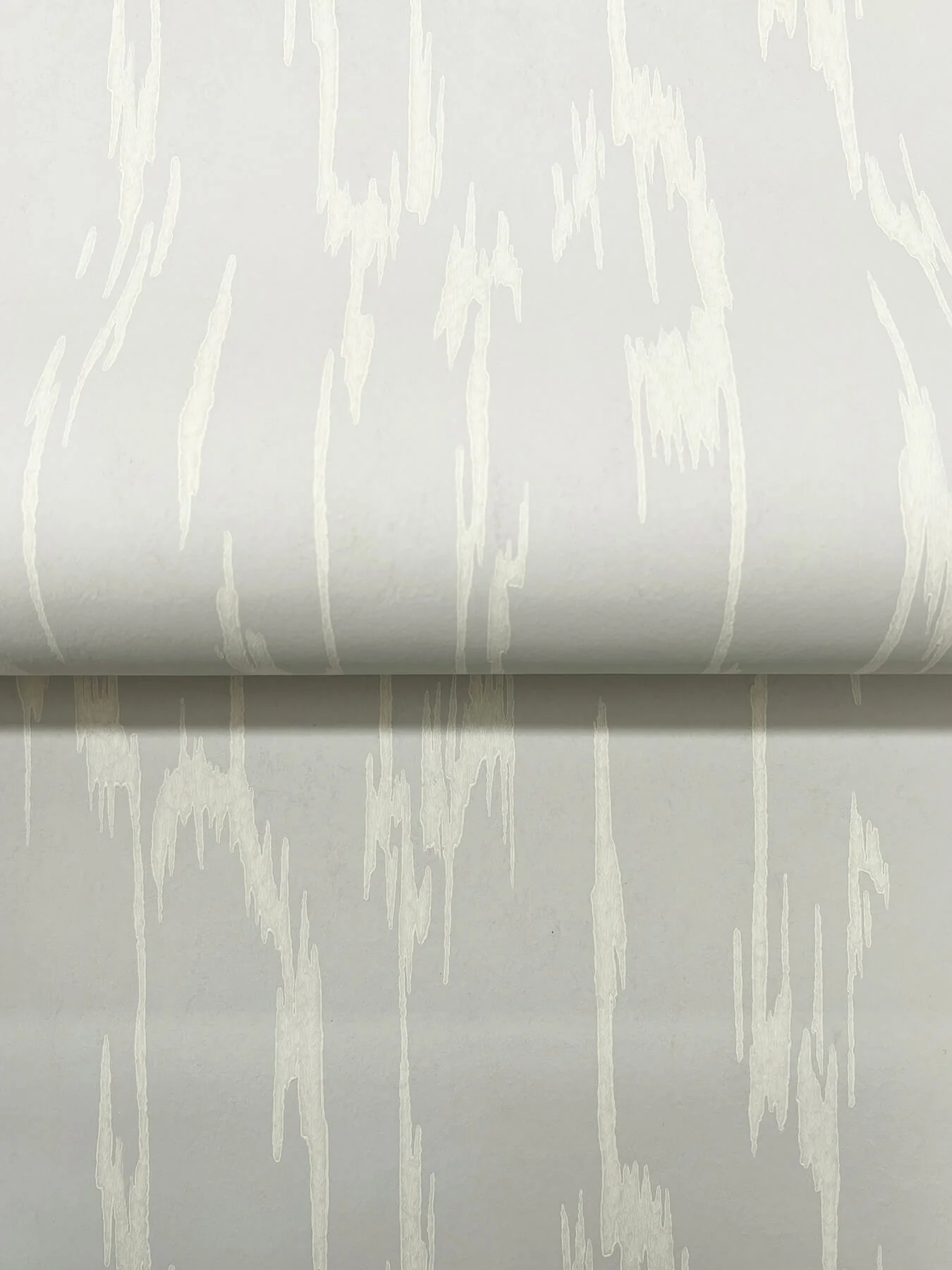 Candice Olson Decadence Flowing Wallpaper - Light Grey - Image 4